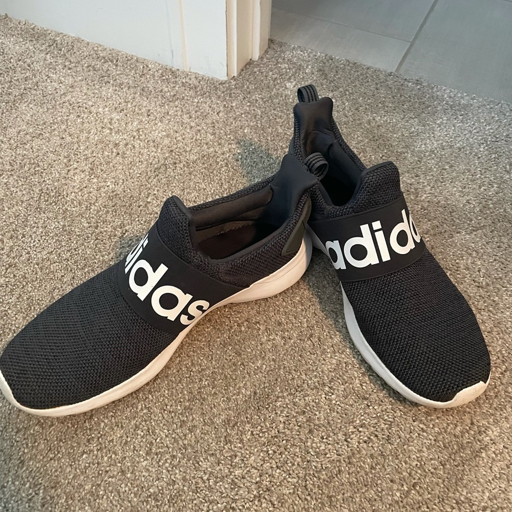 Women’s Adidas tennis shoes